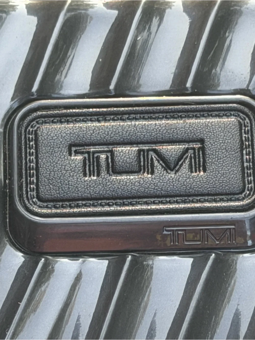 Tumi Black Glossy Hard-Shell Travel Case 6.5X5